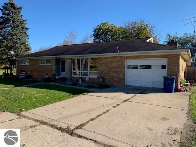 405 W 2nd St, Whittemore, MI 48770 - photo 1