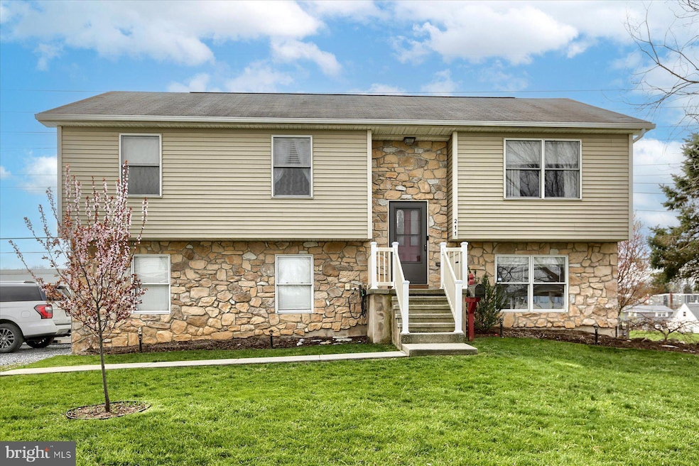 211 N East St, Hummelstown, PA 17036 | MLS# PADA2032164 | Homes.com