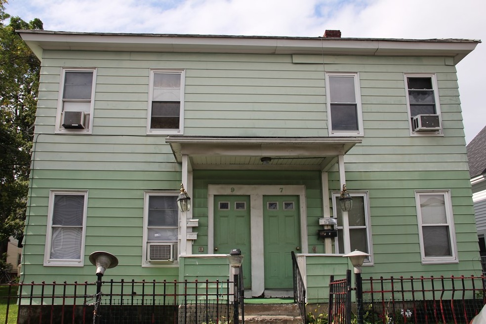 7 Pembroke St, Worcester, MA 01610 - photo 1