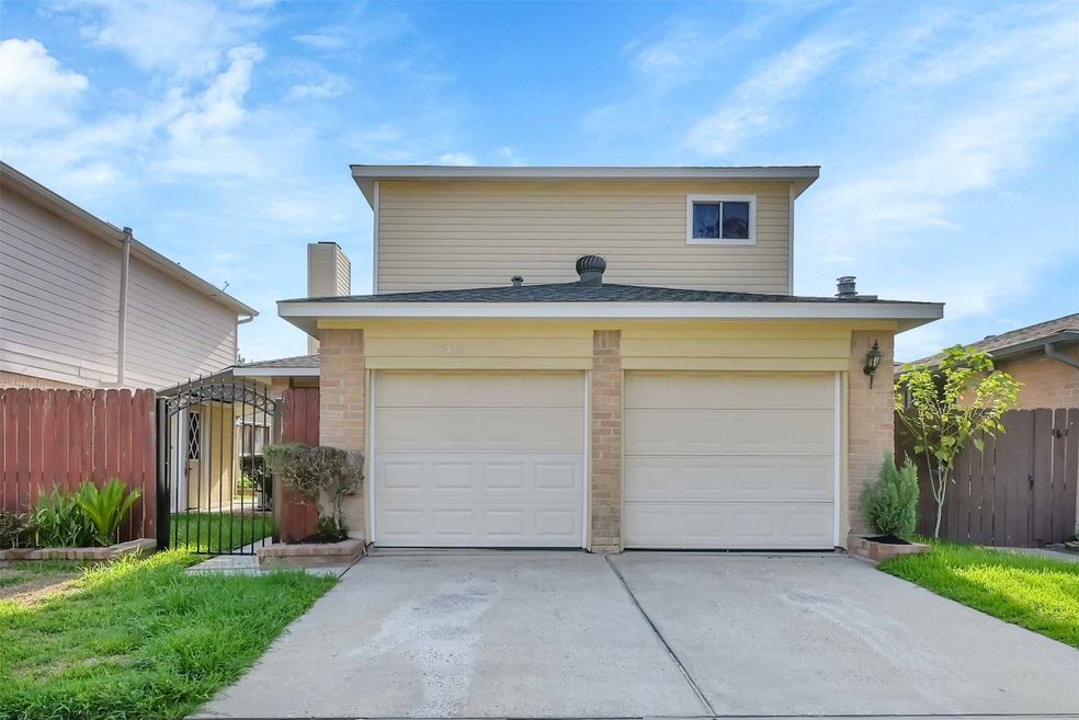 7810 Mauvewood Dr, Houston, TX 77040 - photo 1