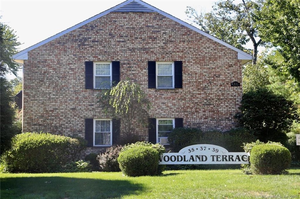 35 Woodway Rd unit A6-Rent, Stamford, CT 06907 - photo 1