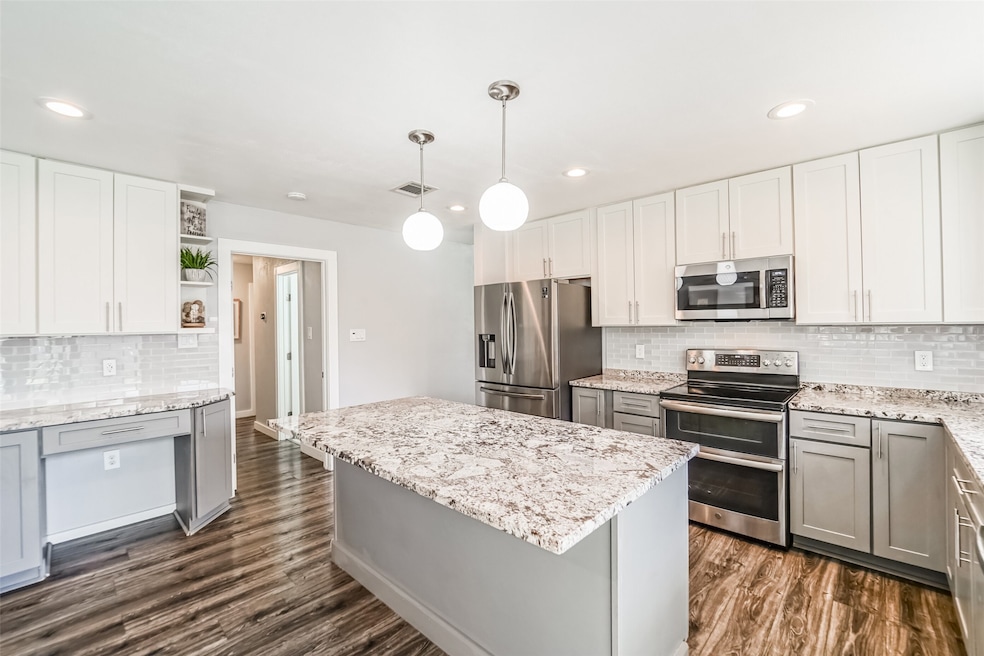 4322 Peridot Ln, Friendswood, TX 77546 - photo 1