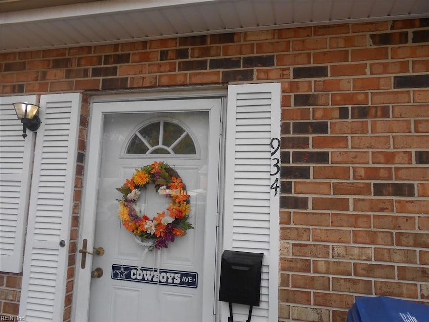 934 Maryland Ave, Virginia Beach, VA 23451 - photo 1