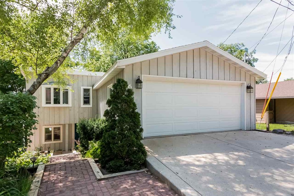 6124 Overlook Dr, Mc Farland, WI 53558 - photo 1