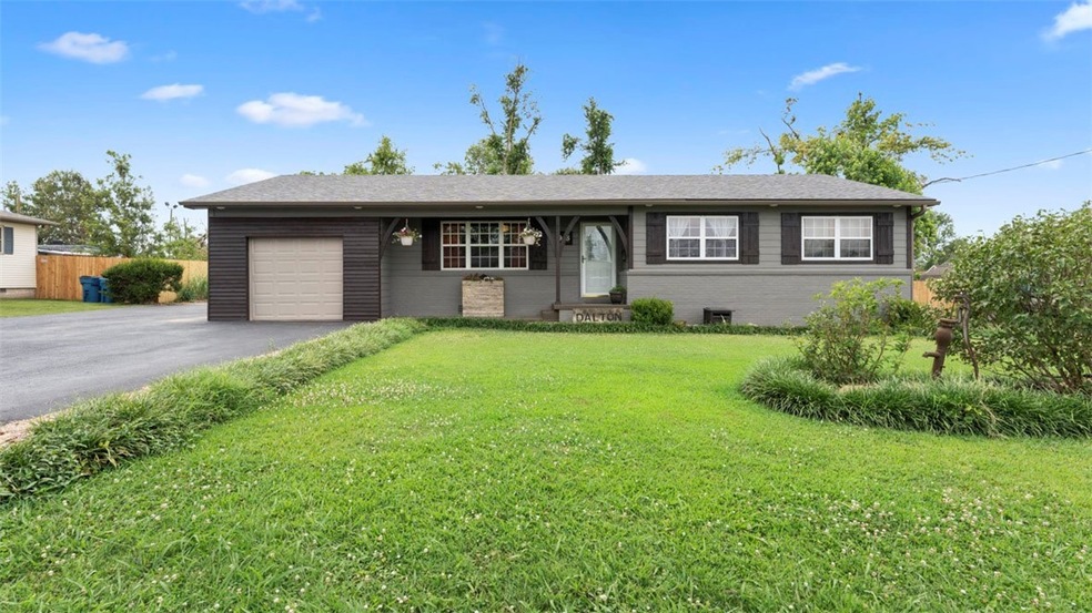 905 NW 10th St, Bentonville, AR 72712 - photo 1