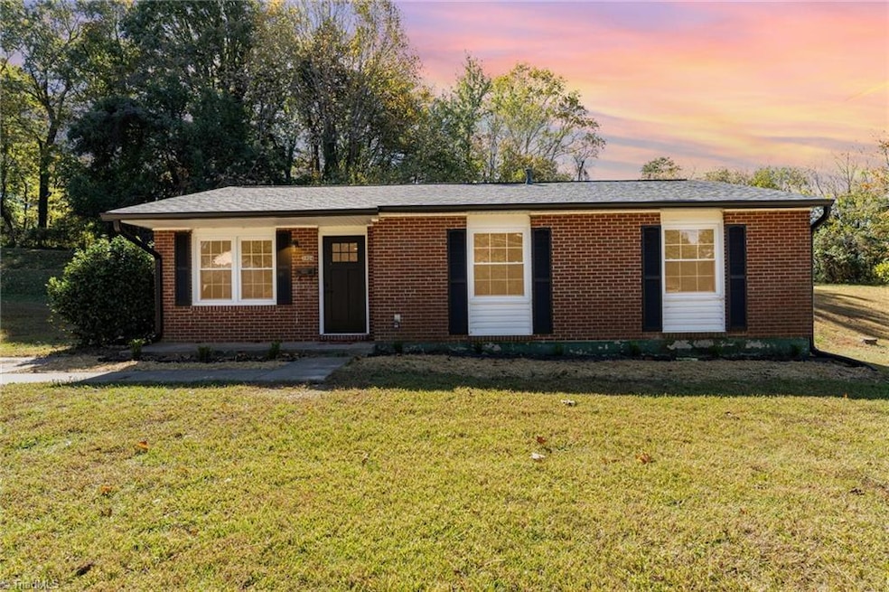 3924 Oak Ridge Dr, Winston Salem, NC 27105 - photo 1