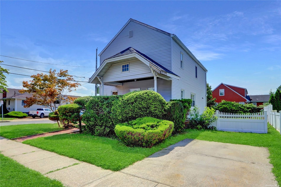 410 Oceanside Pkwy, Oceanside, NY 11572 - photo 1