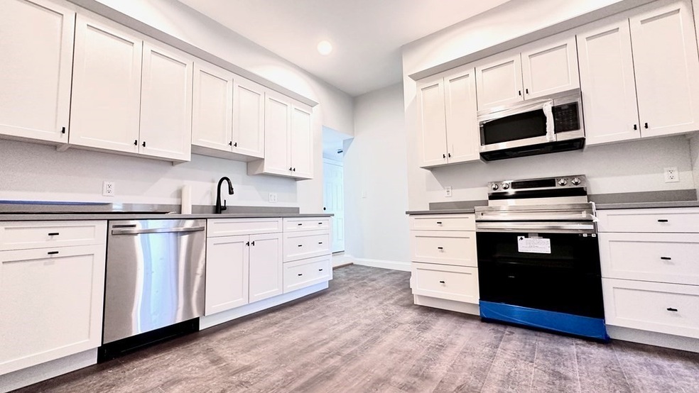 89 Pleasant St unit 1, Needham, MA 02492 - photo 1