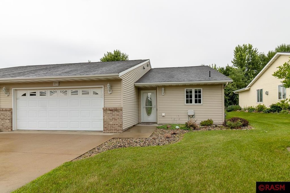 372 S Rolling Hills Dr, Le Center, MN 56057 - photo 1