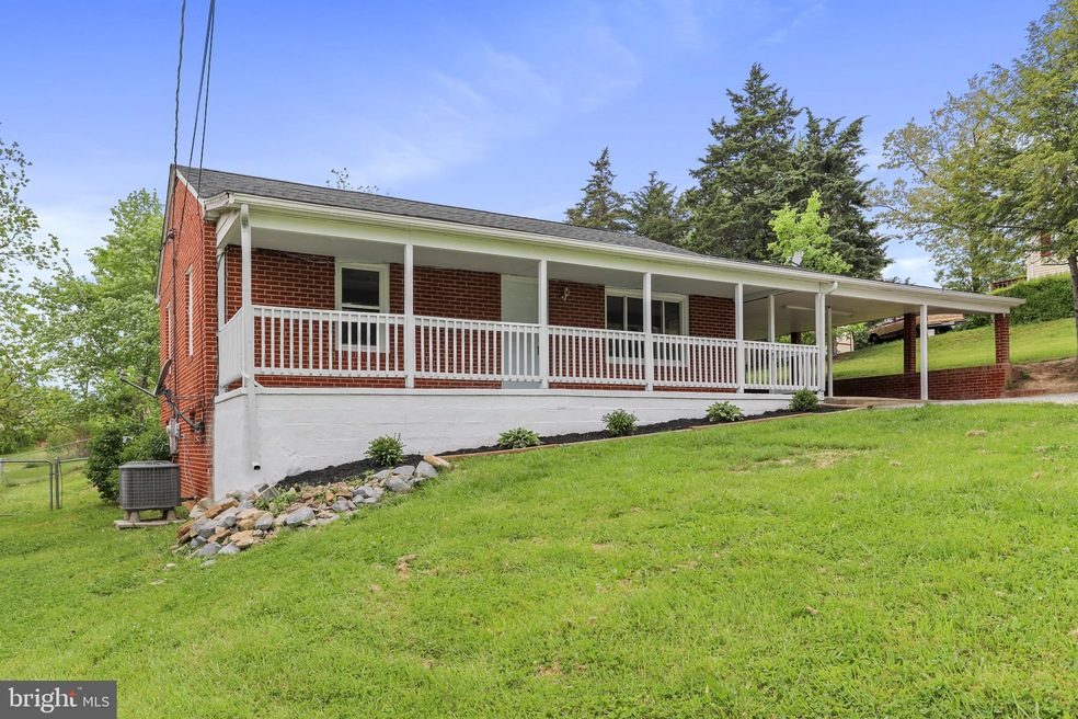 381 Walton St, Strasburg, VA 22657 - photo 1