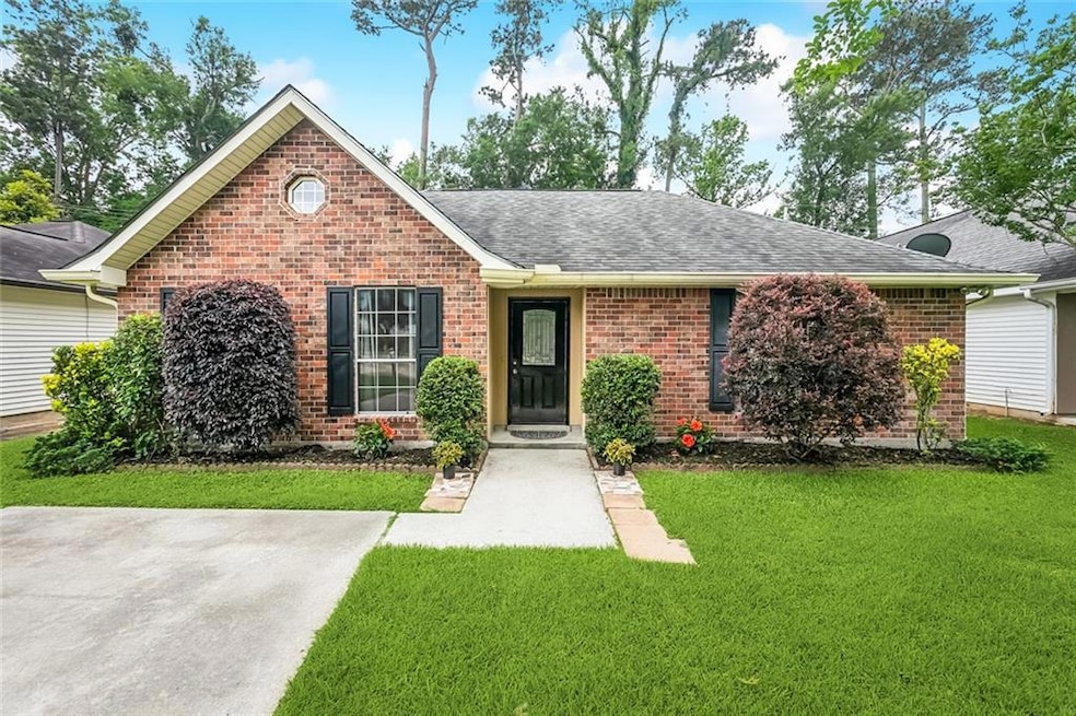 Attractive all brick traditional style home  has, 