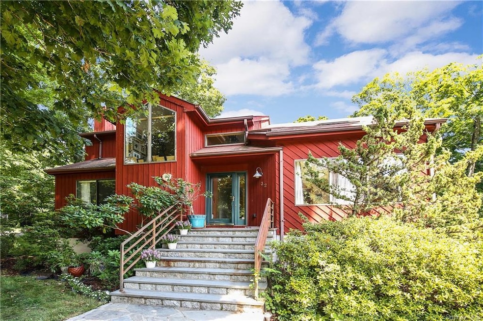 32 Apple Hill Dr, Cortlandt Manor, NY 10567 - photo 1