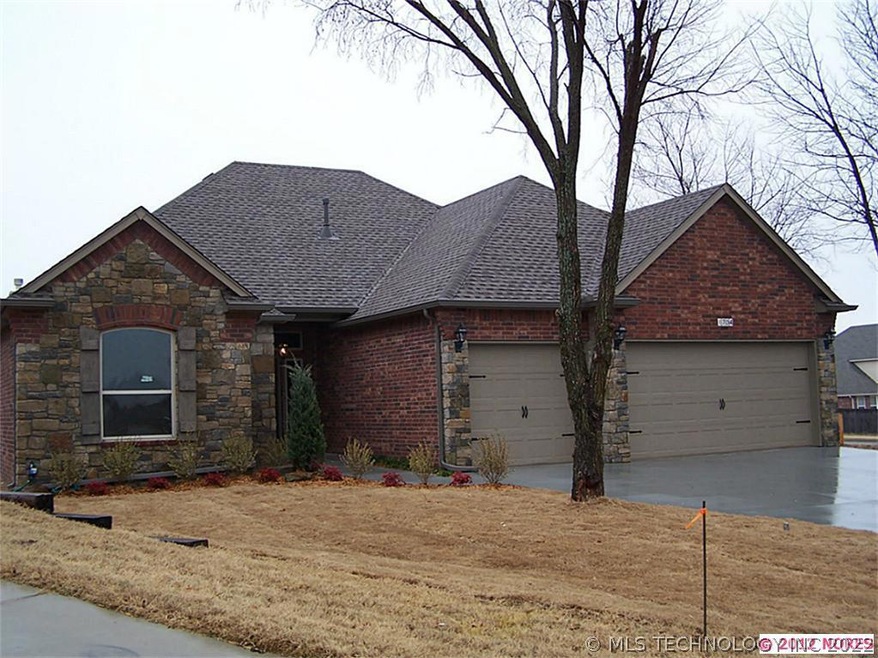 Artesian Rock & Brick Exterior, full guttering. Pr