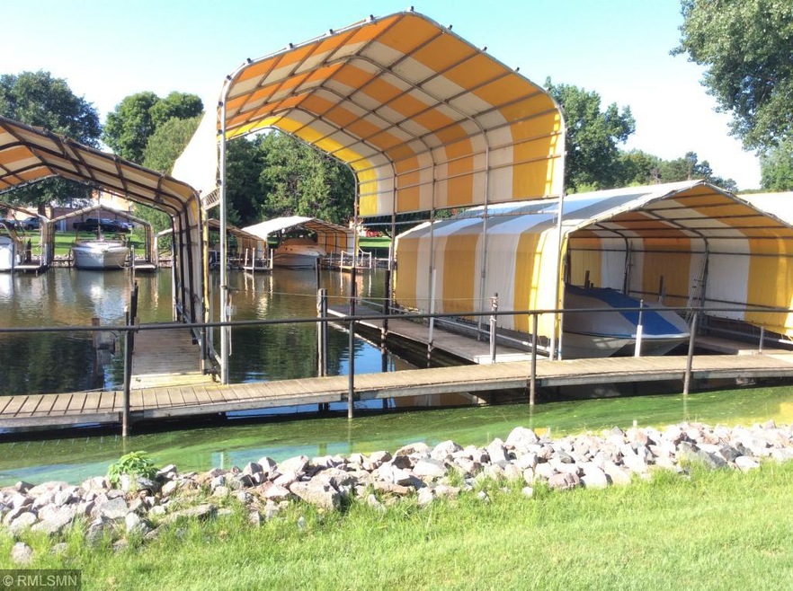 34' Flybridge Dock