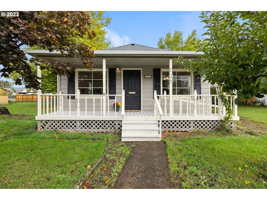 137 SW Madison St, Sheridan, OR 97378 - photo 1