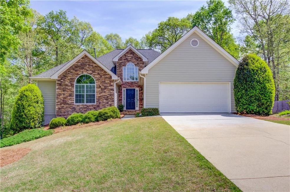 View of front property with a front lawn and a gar