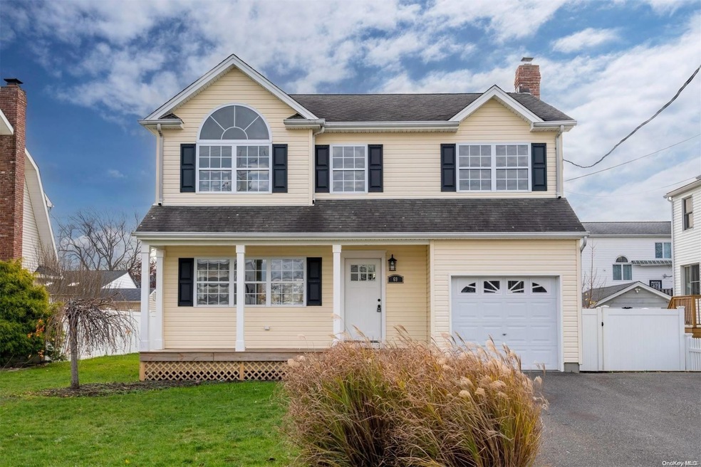 69 E Kissimee Rd, Lindenhurst, NY 11757 - photo 1