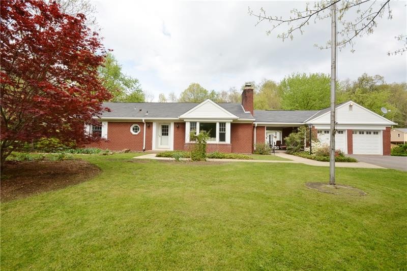 Spectacular, immaculately maintained ranch on a le