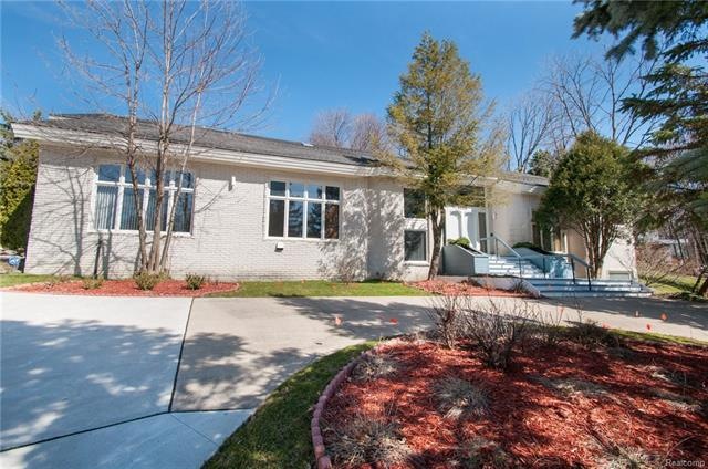 1-WabeekForestDr_4558_Front_02.jpg