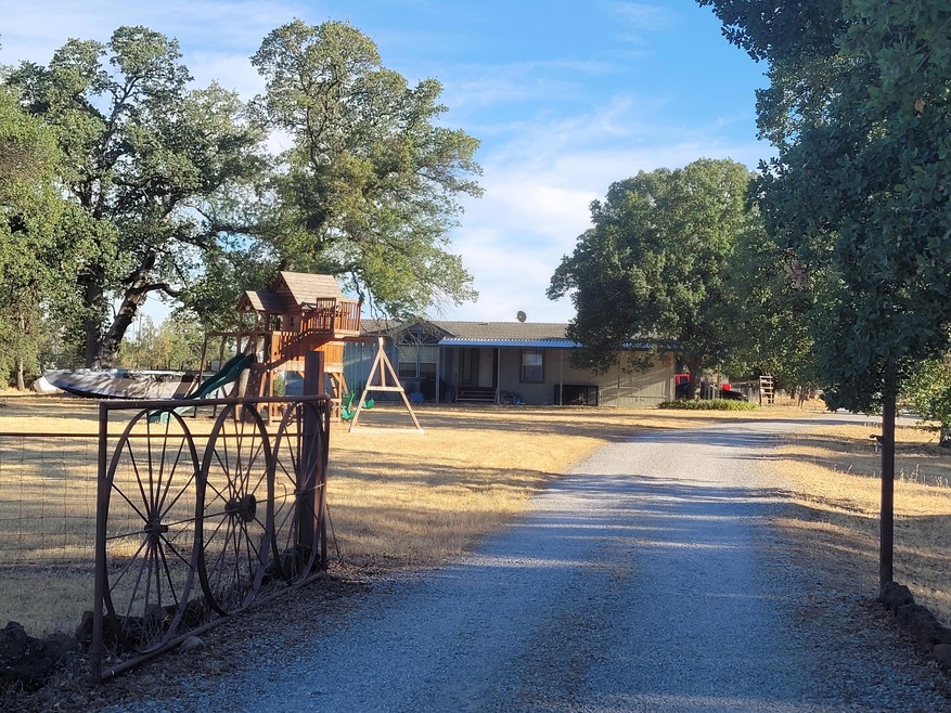 20855 Osage Ln, Redding, CA 96003 - photo 1