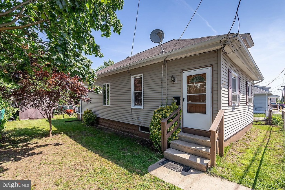 21 E New St, Paulsboro, NJ 08066 - photo 1