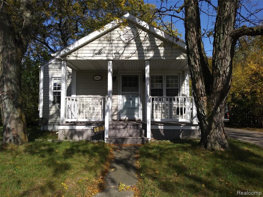 Front 908 N Leroy.jpg