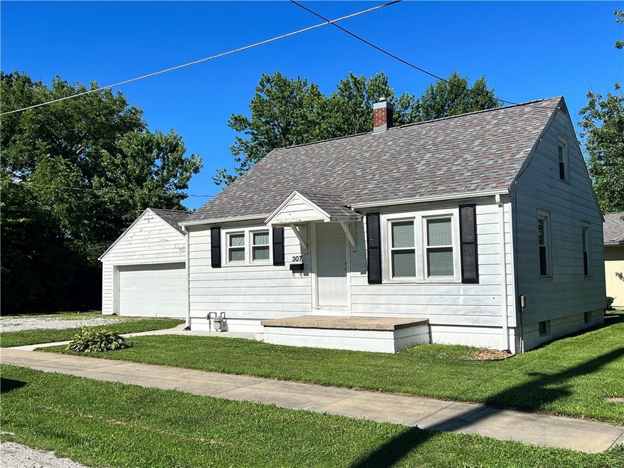 307 N Cherry St, Effingham, IL 62401 - photo 1