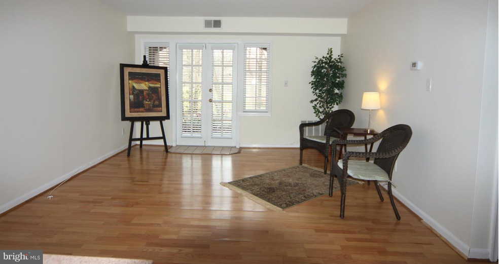 8231 Kings Charter Ln unit L, Springfield, VA 22152 - photo 1