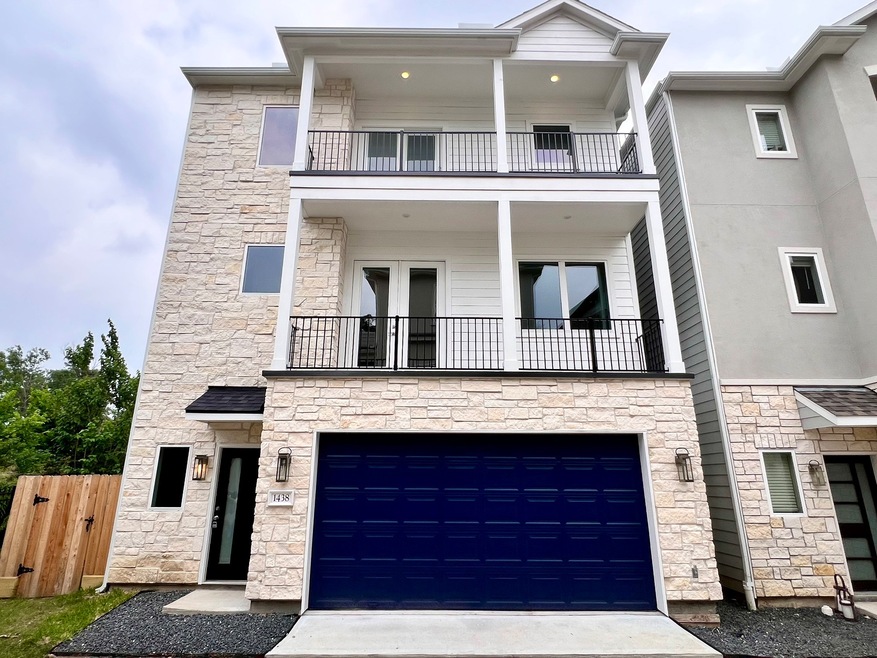 1438 W 34th 1 2 St, Houston, TX 77018 - photo 1