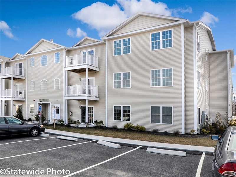 1 Gray Coach W unit 123, Cranston, RI 02921 - photo 1