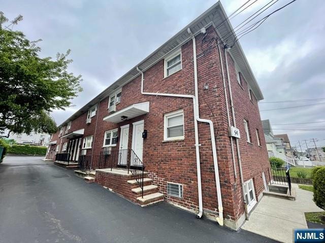 40 Stuyvesant Ave unit 10, Lyndhurst, NJ 07071 - photo 1