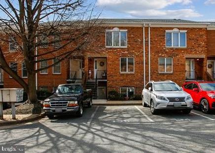 3764A Madison Ln, Falls Church, VA 22041 - photo 1