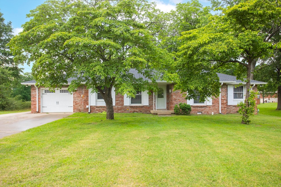 Pending $394,900 • Co-Listing Agent