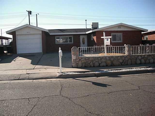 311 Cadwallader Dr, El Paso, TX 79915 - photo 1