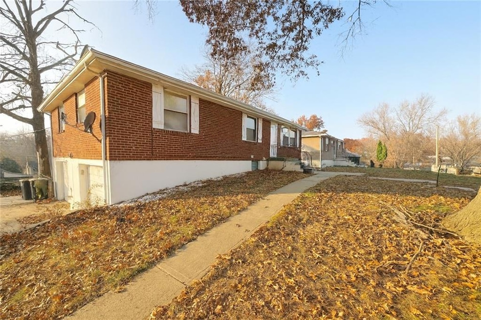 4000 N Jackson Terrace, Kansas City, MO 64117 - photo 1
