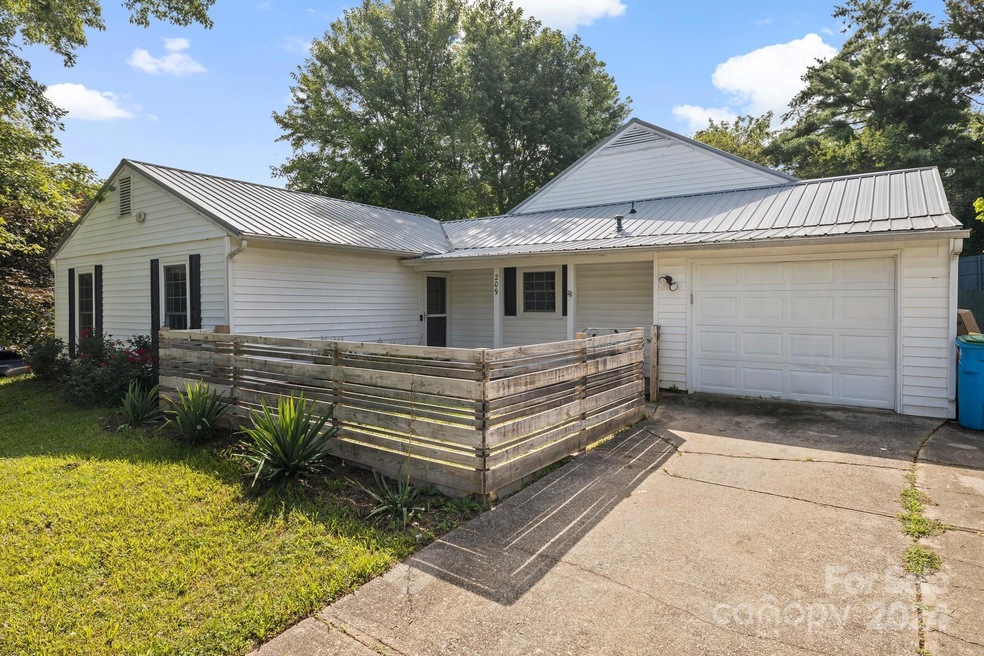 209 Scottlynn Dr, Asheville, NC 28806 - photo 1