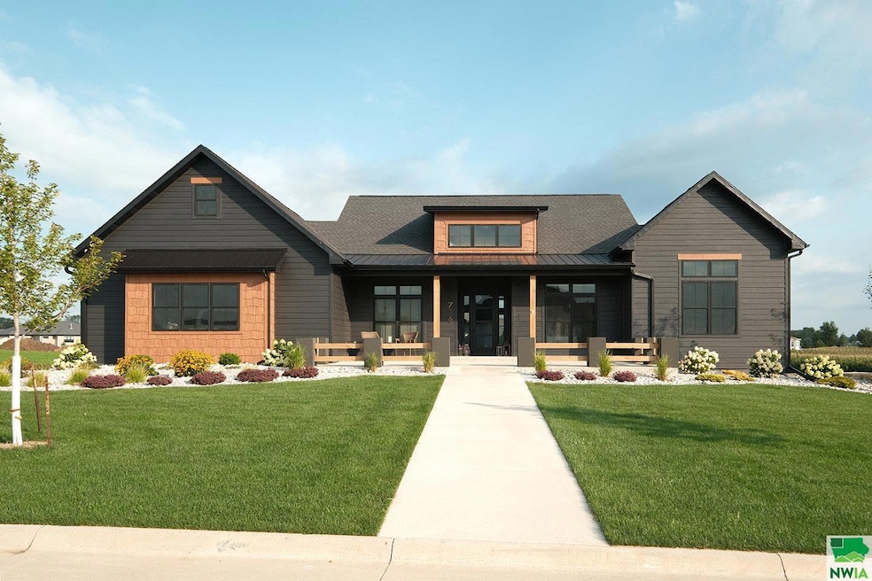 716 18th St SE, Sioux Center, IA 51250 - photo 1