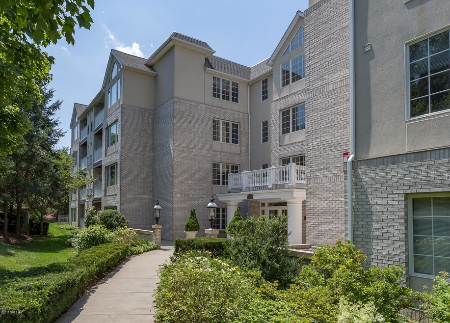 2 Homestead Ln unit 306, Greenwich, CT 06831 - photo 1