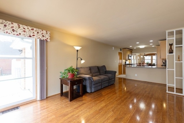 908 Norfolk Ave, Westchester, IL 60154 - photo 1