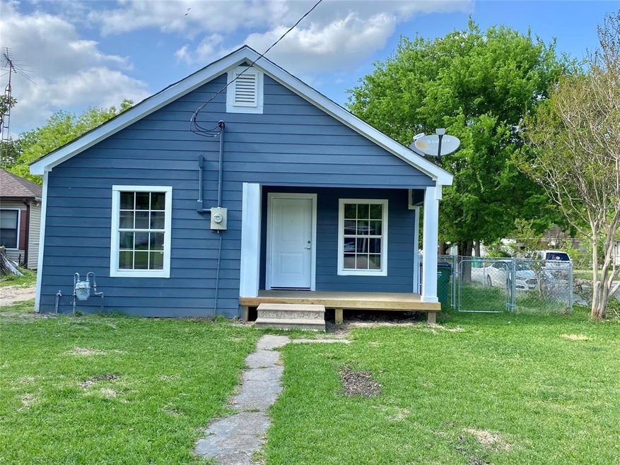 1519 Cherry St, Gainesville, TX 76240 - photo 1