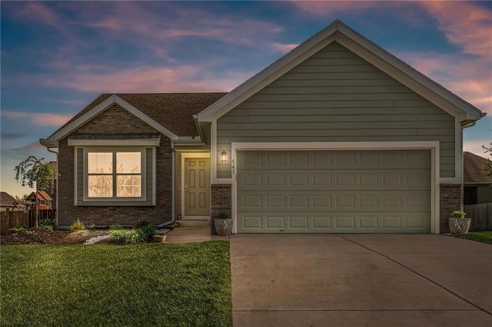 543 E Apache St, Gardner, KS 66030 - photo 1