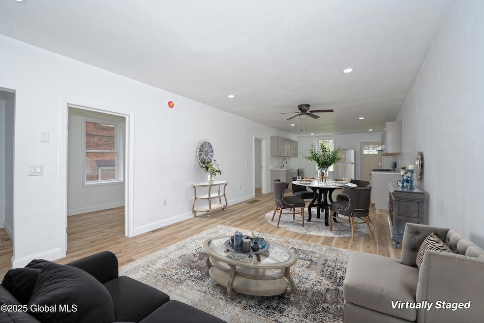 1 Apt 1 12-VT Staged