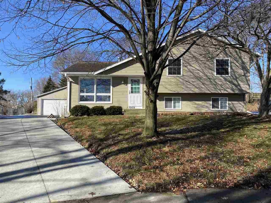 3959 Valdez Dr, Waterloo, IA 50701 - photo 1