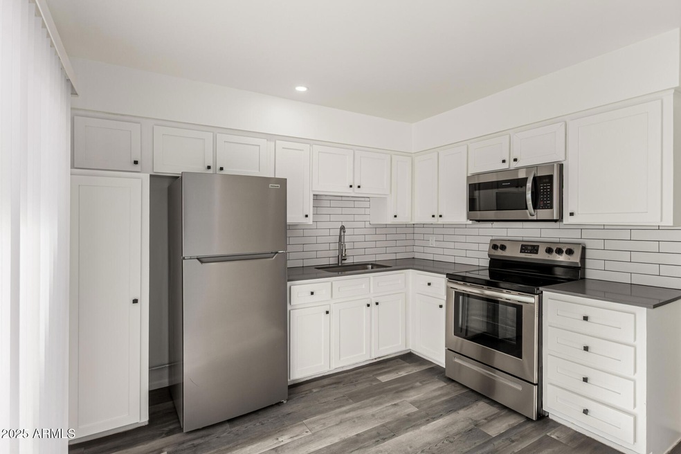 131 N Horne unit D, Mesa, AZ 85203 - photo 1