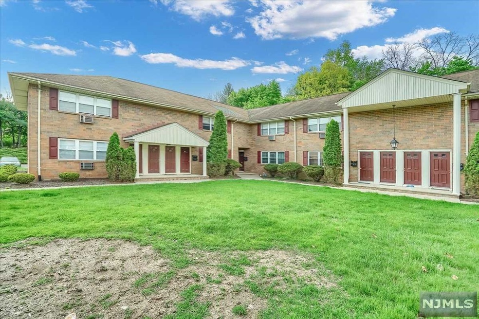 83 N Maple Ave, Park Ridge, NJ 07656 - photo 1