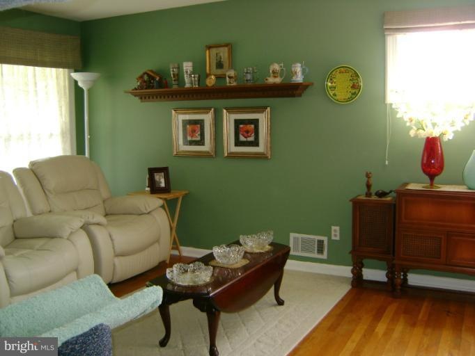 305 Milton Ct, Glen Burnie, MD 21061 - photo 1