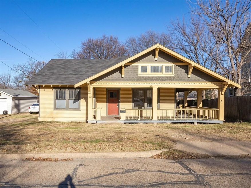 102 W Gilmer St, Ennis, TX 75119 - photo 1