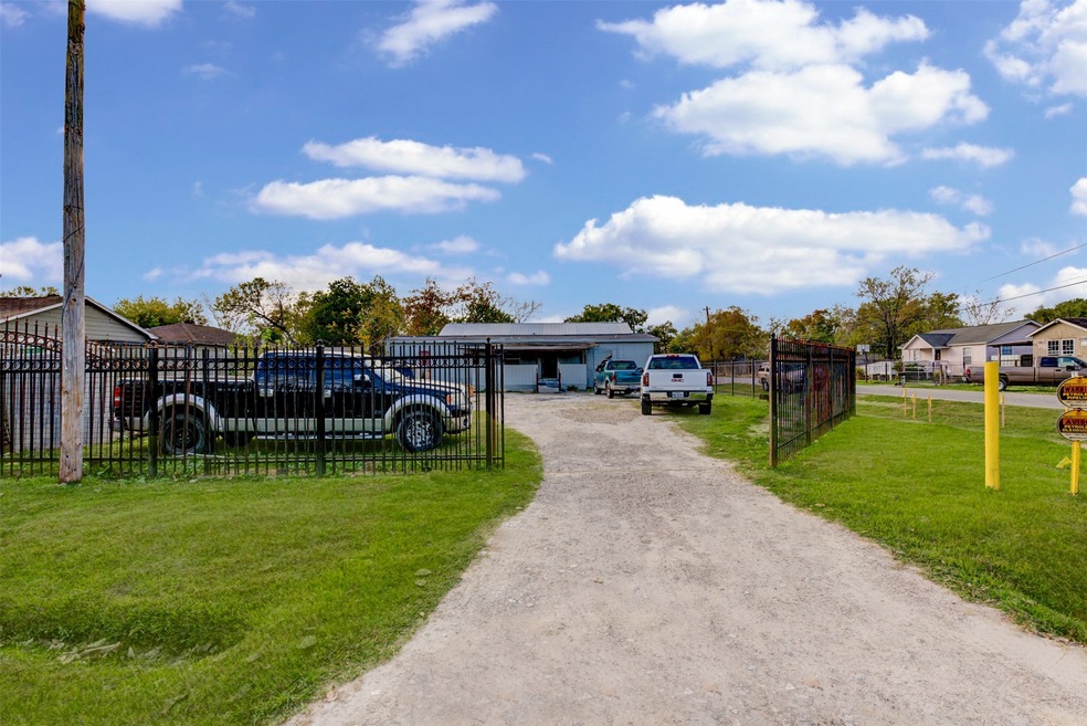 11079 Copley Ln, Houston, TX 77093 - photo 1