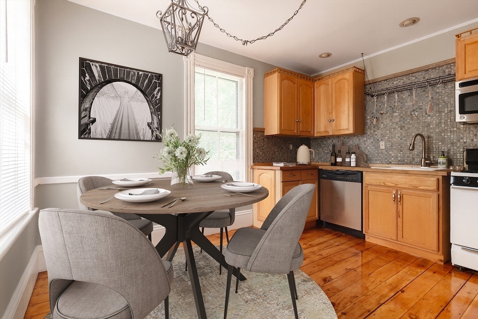 327 Lafayette St unit 2, Salem, MA 01970 - photo 1