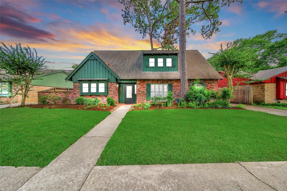 1011 Cheshire Ln, Houston, TX 77018 - photo 1